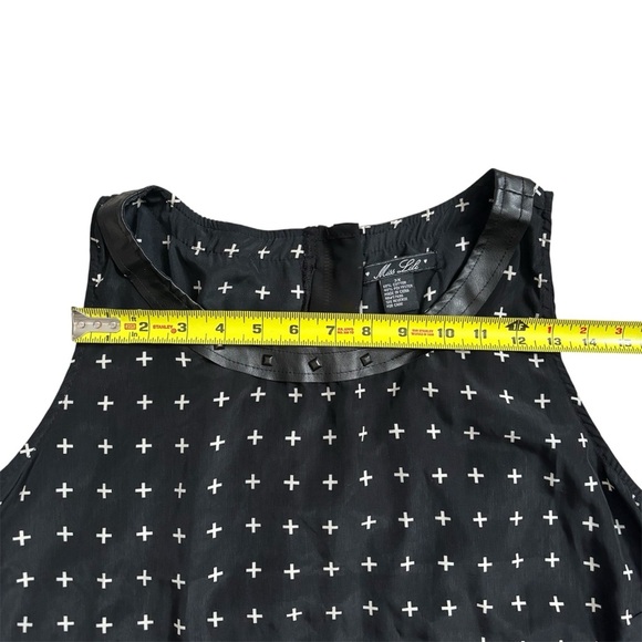 Miss Lili Black and White Cross Pattern Tank Top Sleveless Shirt Size 3X - Picture 5 of 6